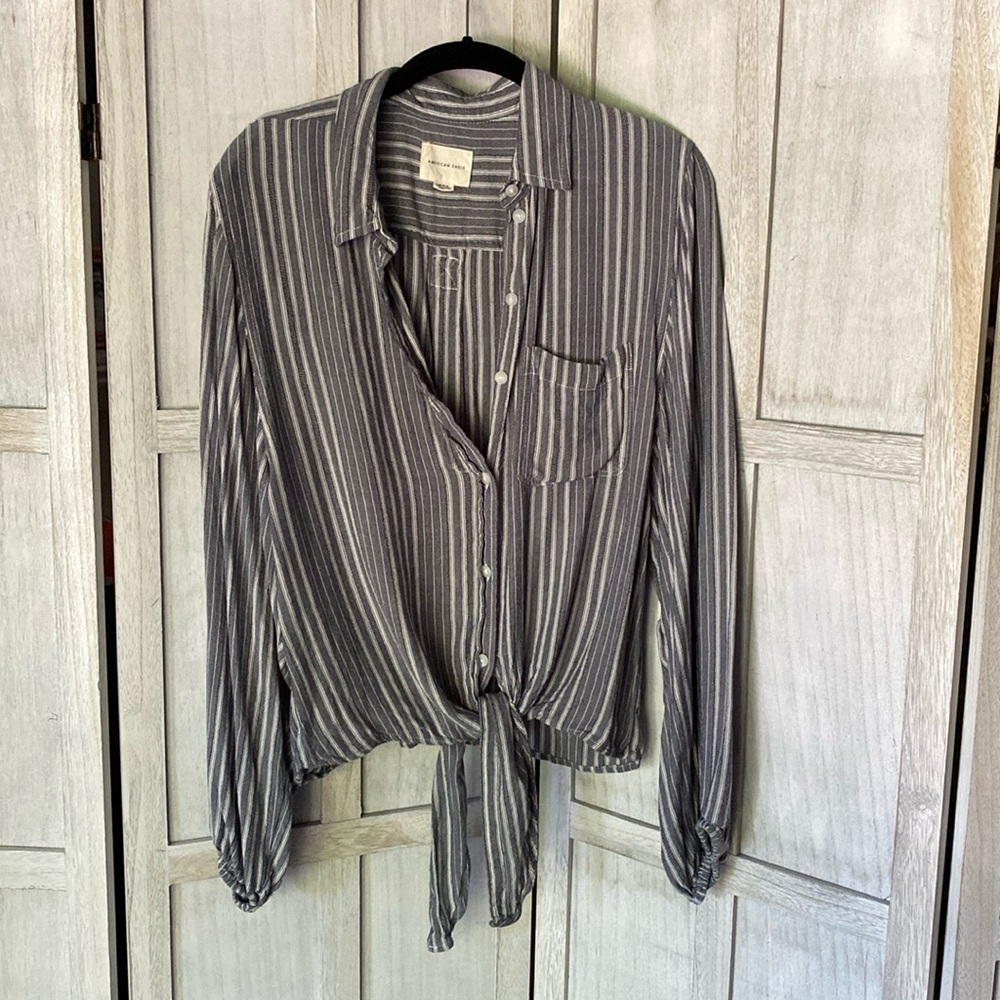 American Eagle Soft Button Down shirt with tie bottom